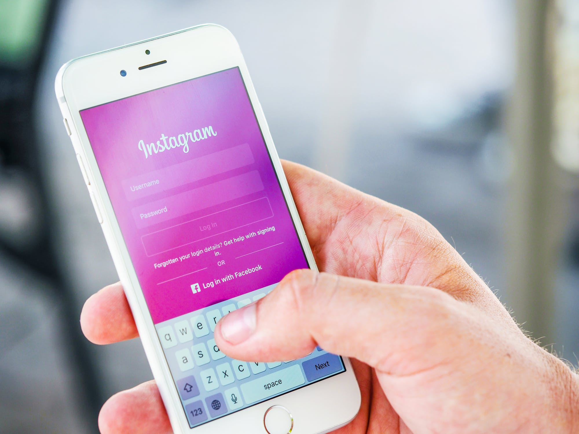 Instagram vs. Snapchat: Which is Best for Your Business?